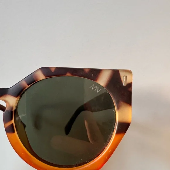 MATT&NAT MULE - LEOPARD ROUND SUNGLASSES - Picture 4 of 11